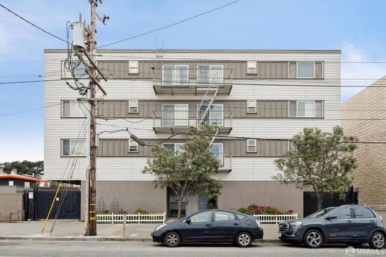 listing 1220 la playa st 204 768x511