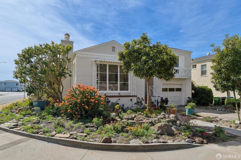 listing 301 crestlake dr 768x511
