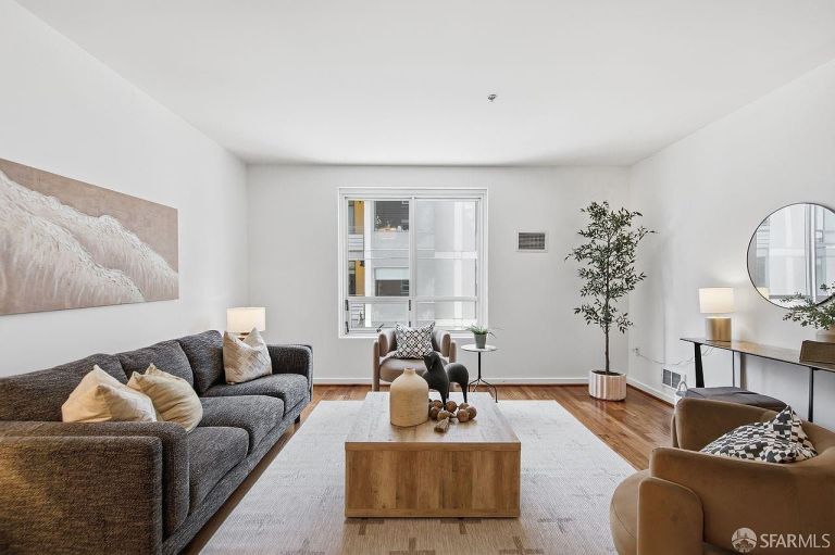 listing 325 berry st 306 768x511