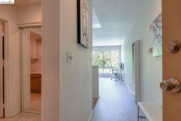 listing 175 red rock way apt 209k 768x512